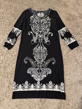 Black & White Printed Knit Long-Sleeve Shift Dress